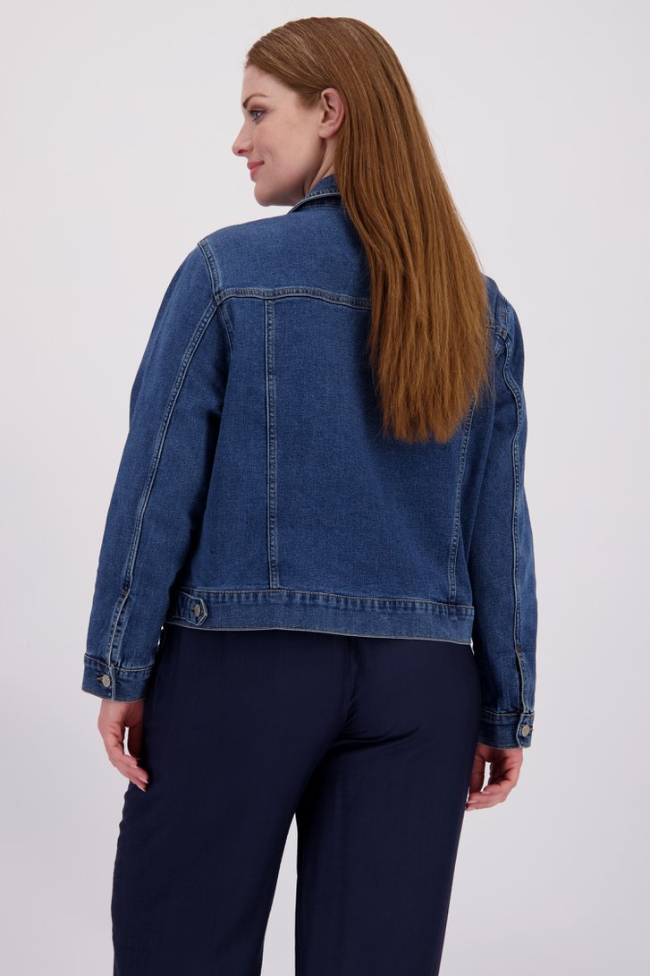 Le dos de Veste en jean bleue de ONLY Carmakoma pour Femmes