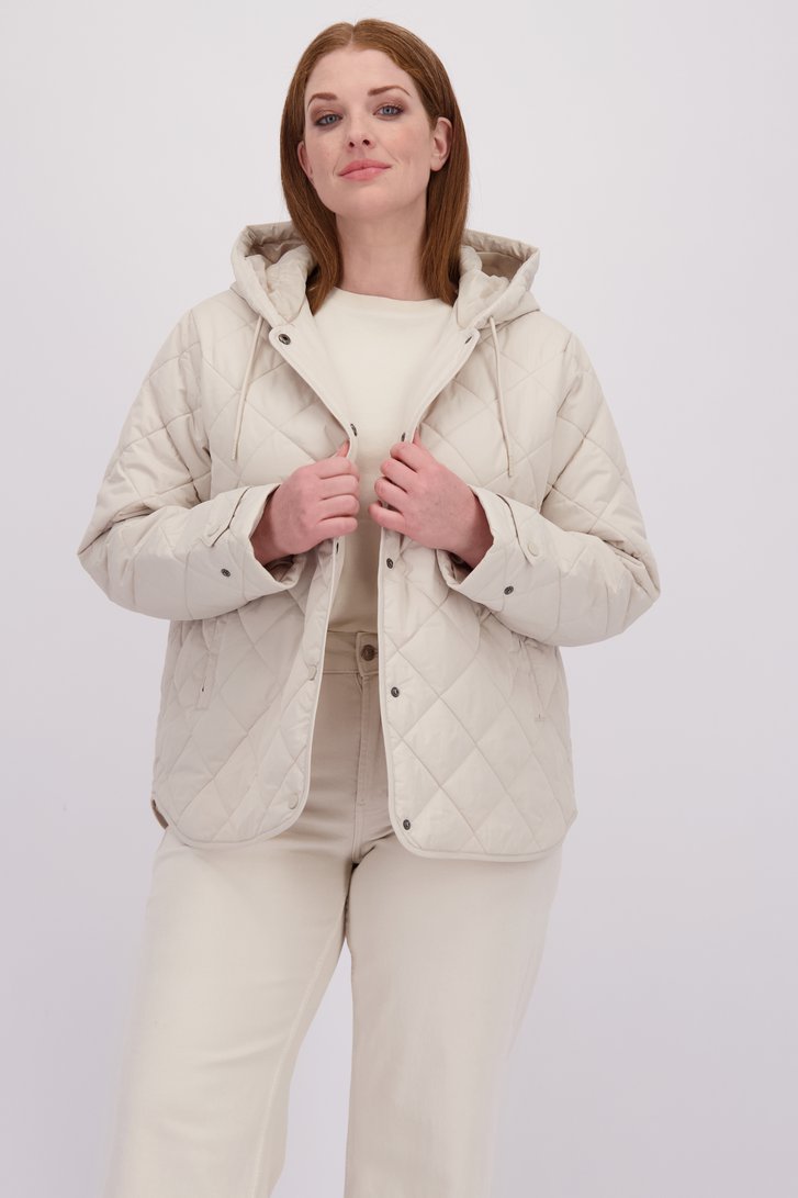 Le devant de Veste matelassée beige avec capuche de ONLY Carmakoma pour Femmes
