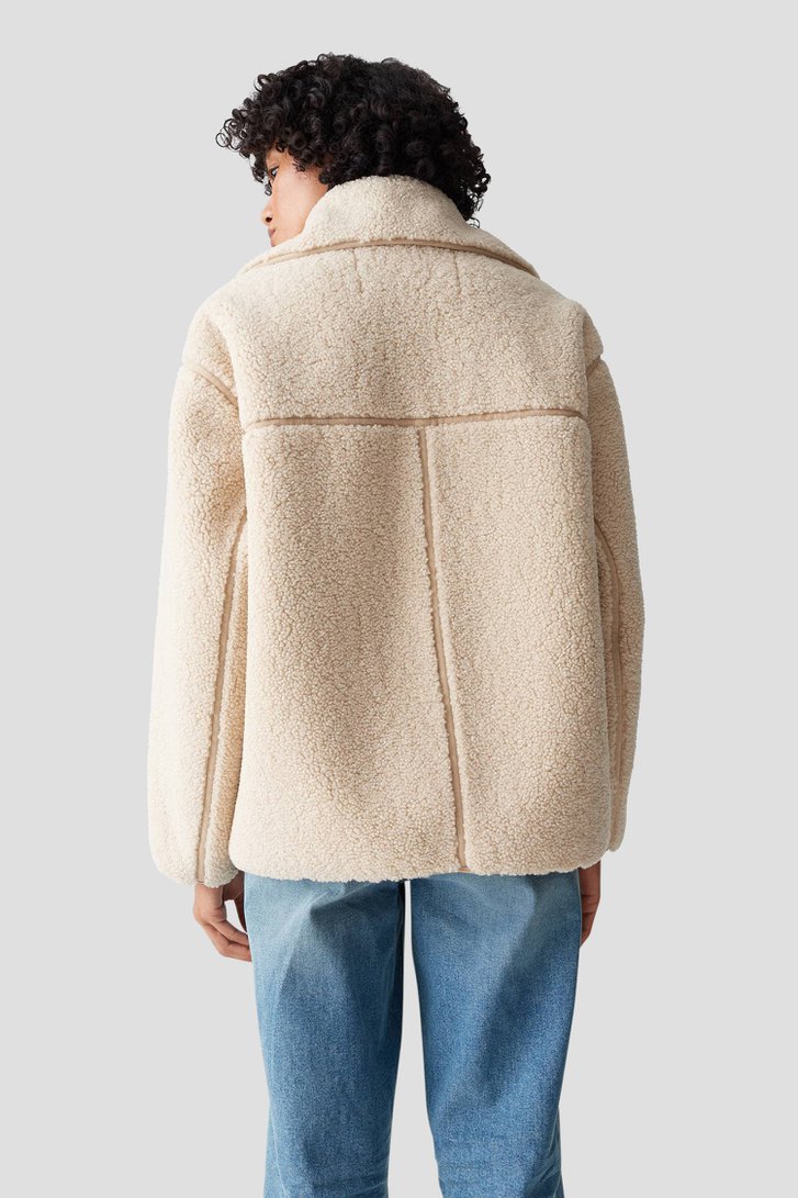 Le dos de Veste teddy beige de Opus pour Femmes