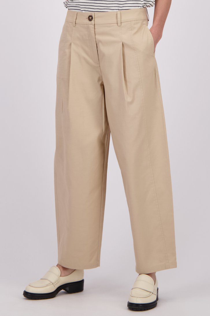 Detail van Wijde beige broek - Barrel fit door LŌVING voor Dames