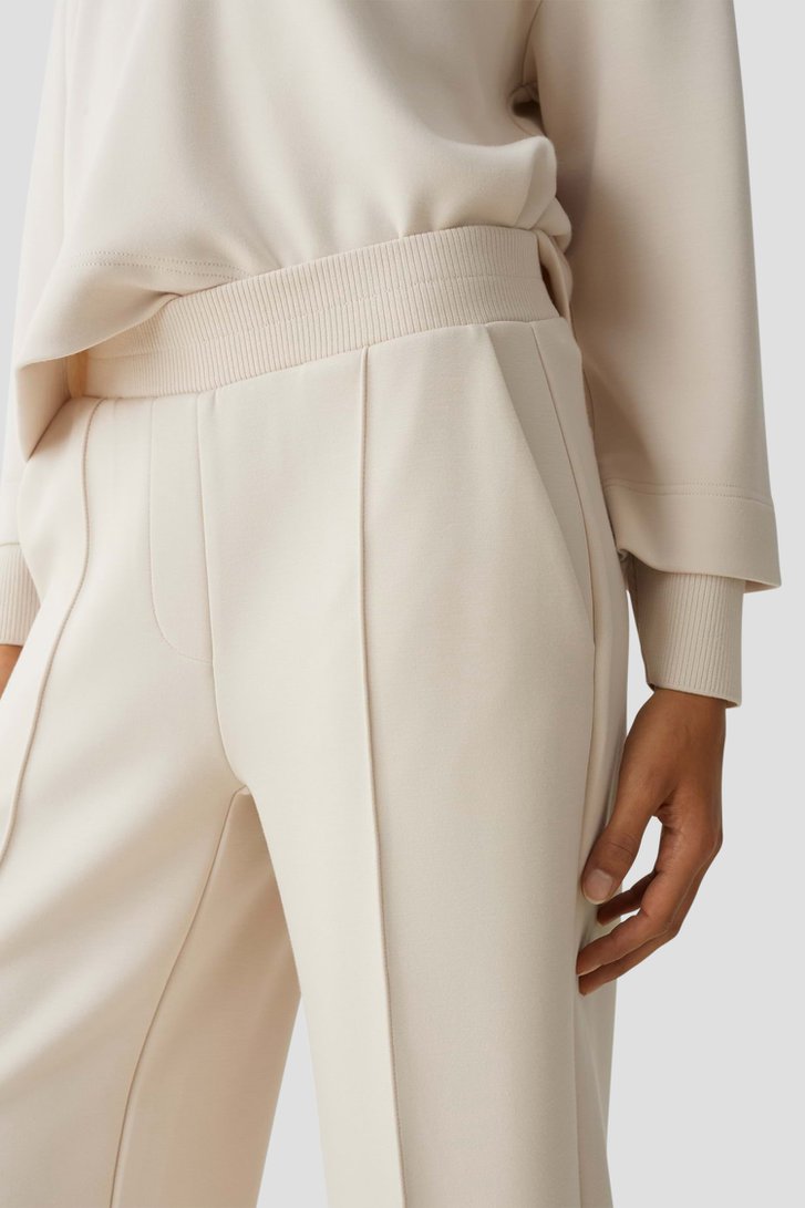 Detail van Wijde beige broek in sweatstof door Opus voor Dames