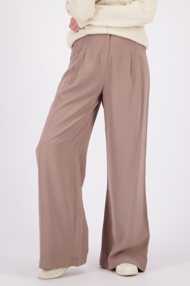 Voorkant van Wijde beige broek met bandplooien door Libelle voor Dames