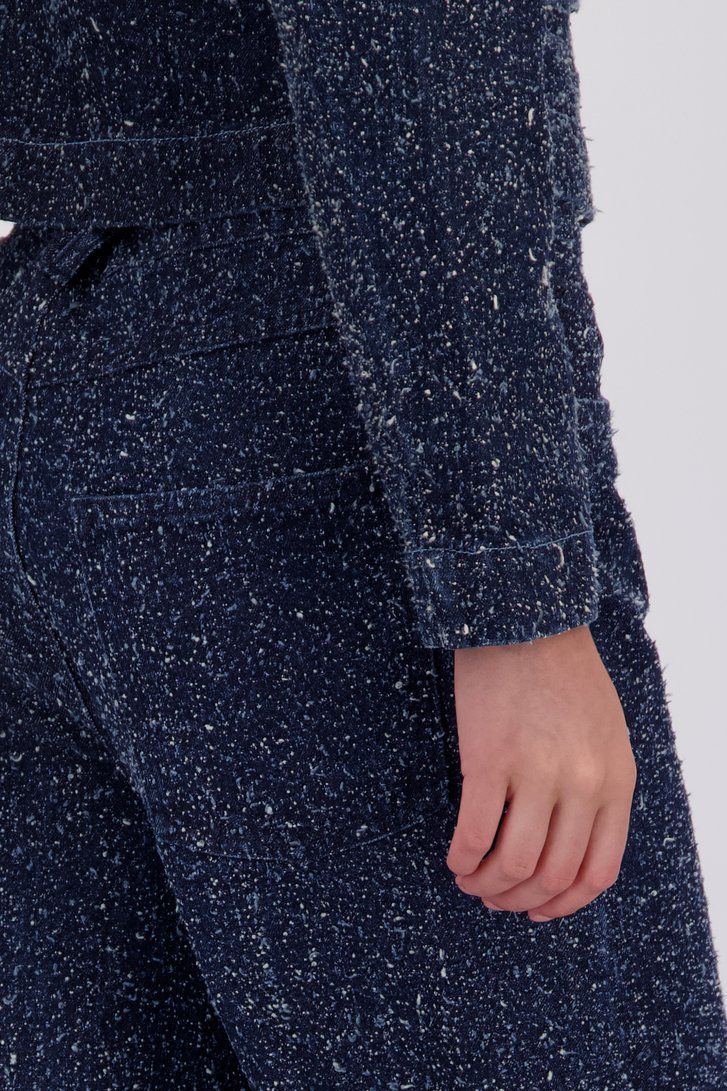 Detail van Wijde blauwe jeans met bouclé look door JDY voor Dames