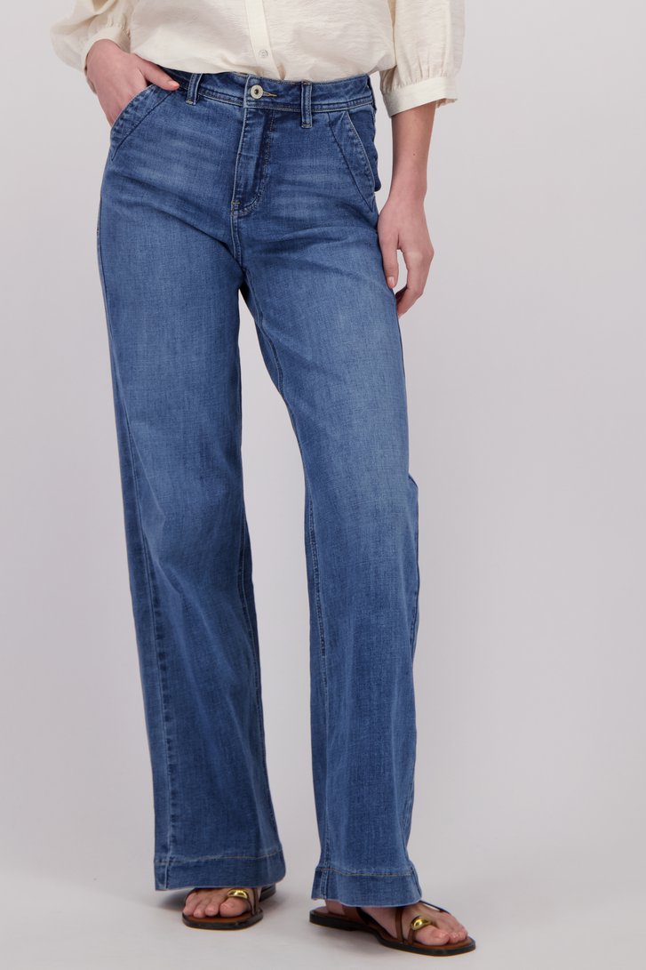 Detail van Wijde blauwe jeans met verwassen effect door Geisha voor Dames