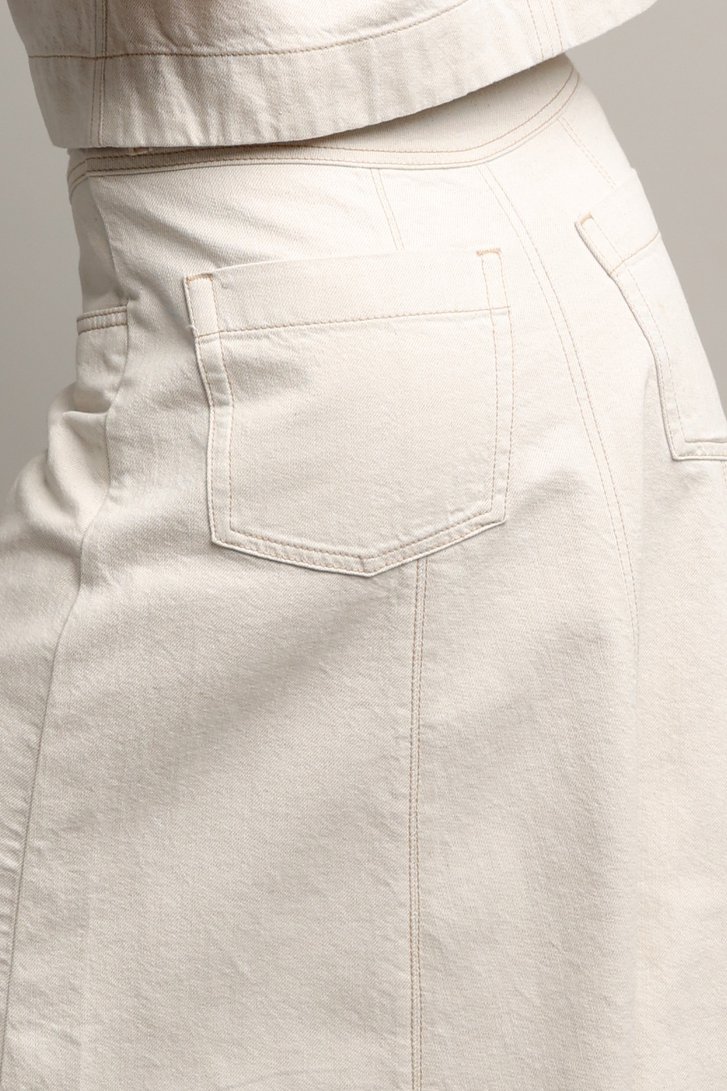 Detail van Wijde ecru jeansrok  door Liberty Island Denim voor Dames
