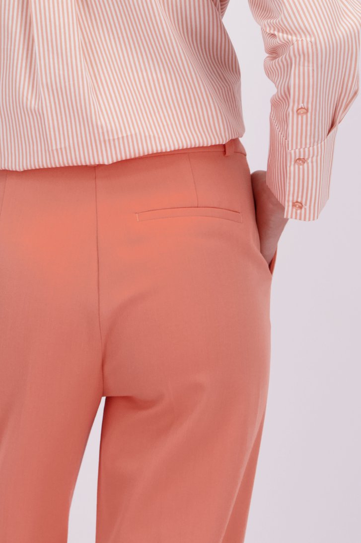 Detail van Wijde geklede broek - Zalmroze door Liberty Island voor Dames