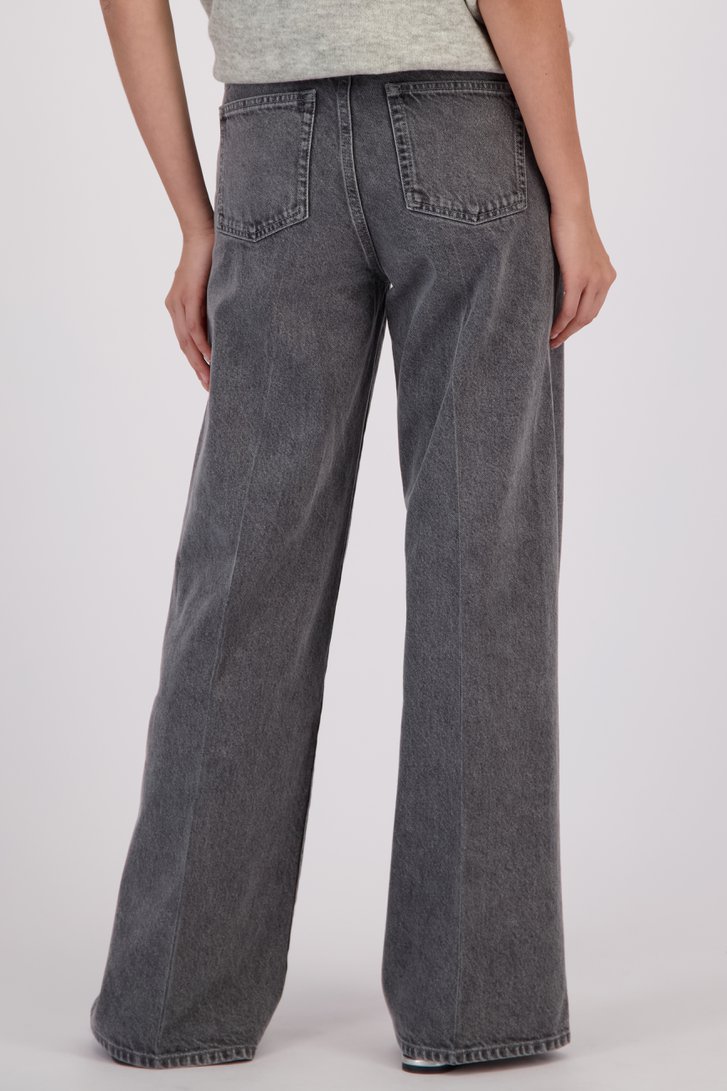 Achterkant van Wijde grijze jeans door Louise voor Dames