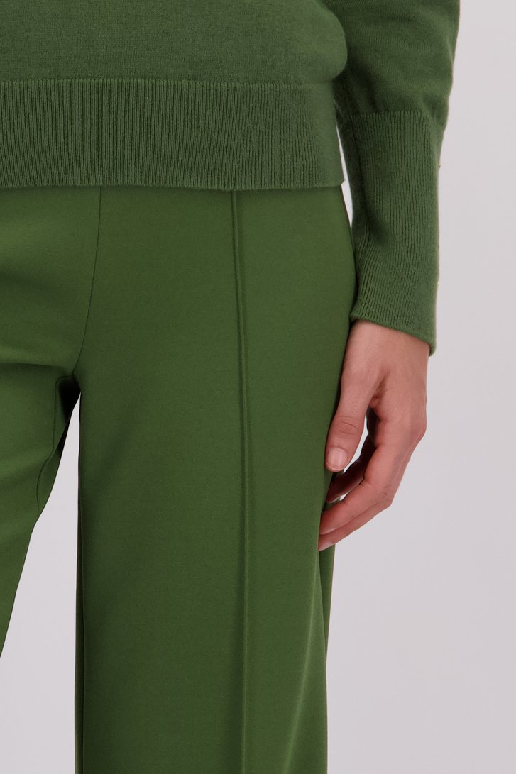 Detail van Wijde groene broek met elastische taille door Liberty Island voor Dames