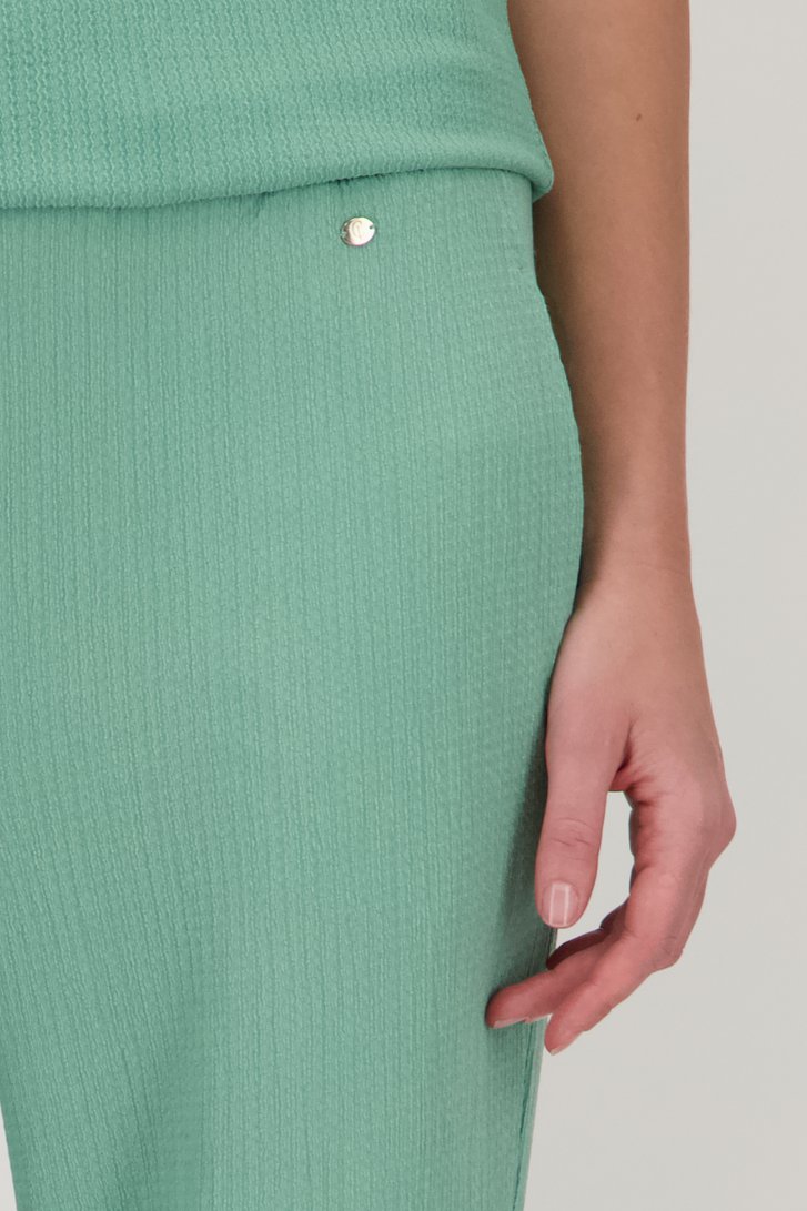 Wijde groene broek met fijne textuur van Claude Arielle voor Dames
