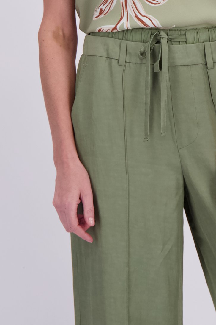 Detail van Wijde kaki broek  door AC by Annelien Coorevits voor Dames