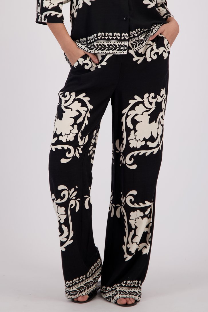 Voorkant van Wijde zwarte broek met lichtbeige print door JDY voor Dames
