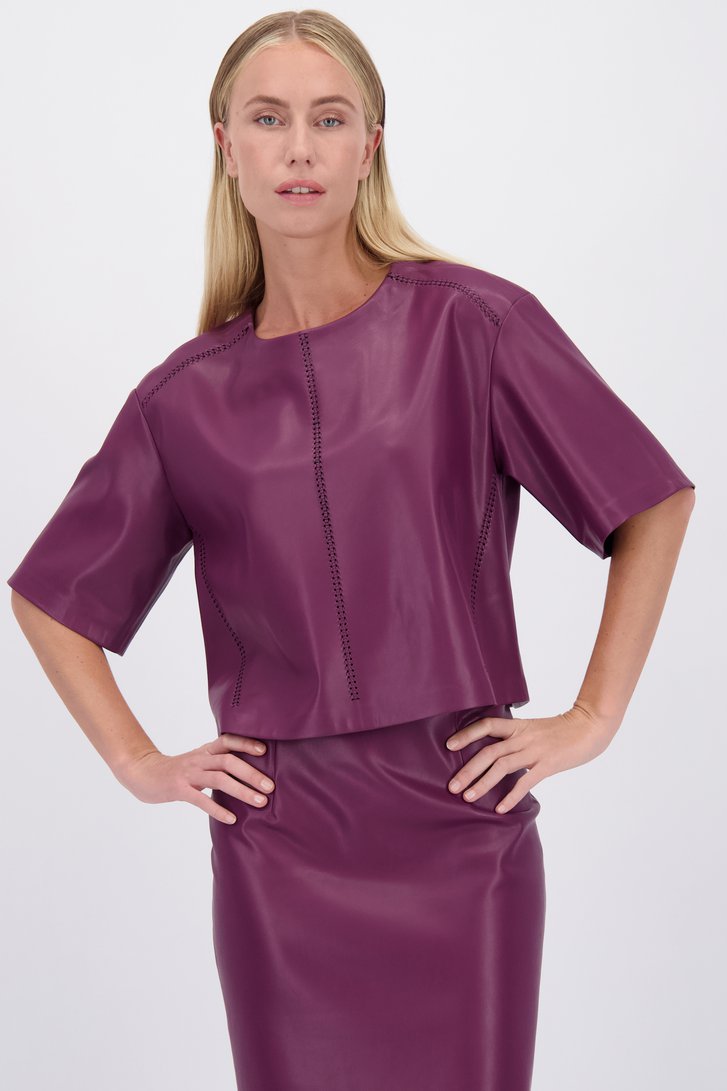 Voorkant van Wijnrode faux leather blouse door D'Auvry voor Dames