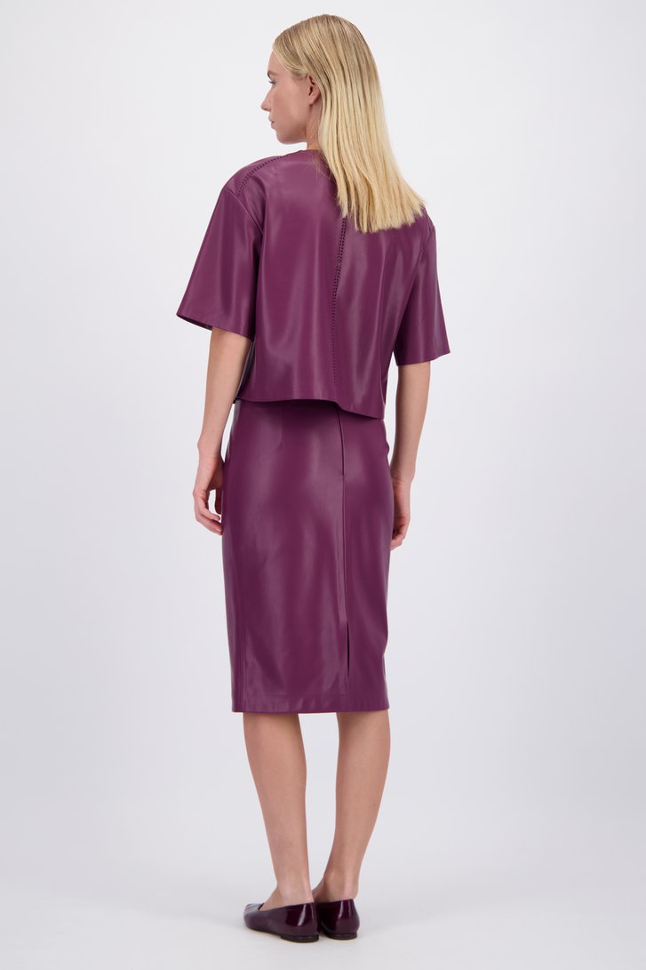 Achterkant van Wijnrode faux leather rok door D'Auvry voor Dames