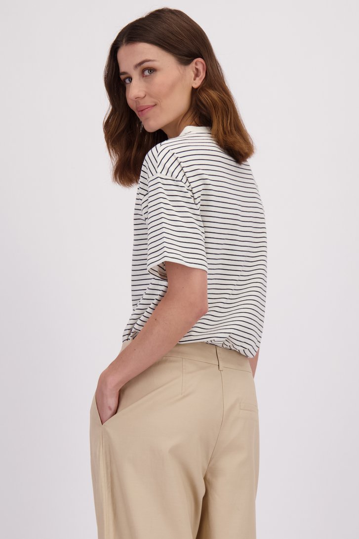 Achterkant van Wit-blauw gestreept T-shirt door LŌVING voor Dames