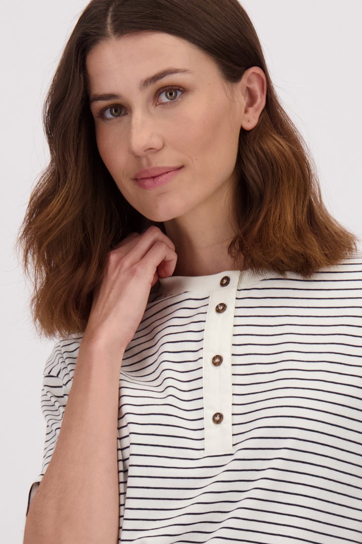 Detail van Wit-blauw gestreept T-shirt door LŌVING voor Dames