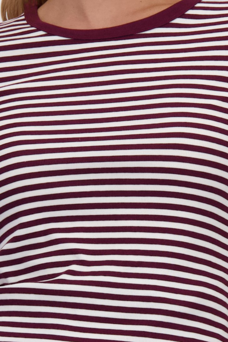 Detail van Wit-bordeaux gestreept T-shirt met lange mouwen door Liberty Island voor Dames