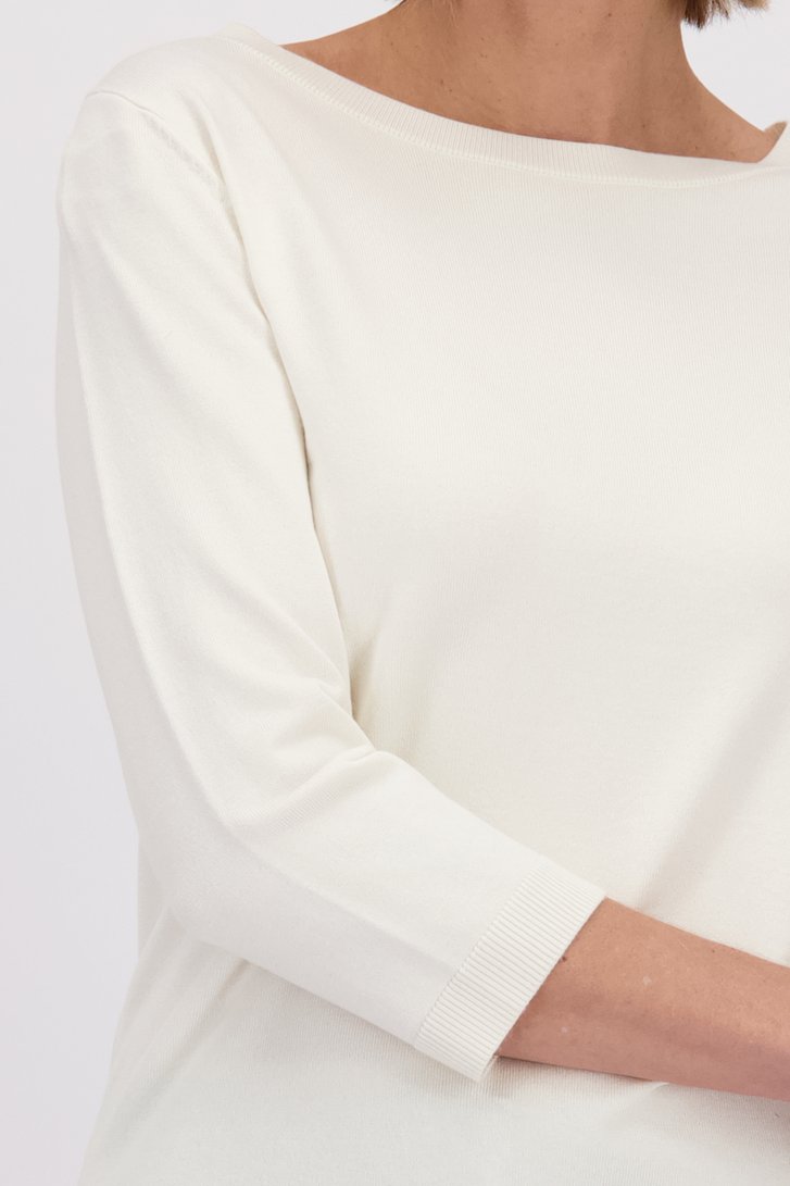 Detail van Wit fijn gebreid truitje door Claude Arielle voor Dames