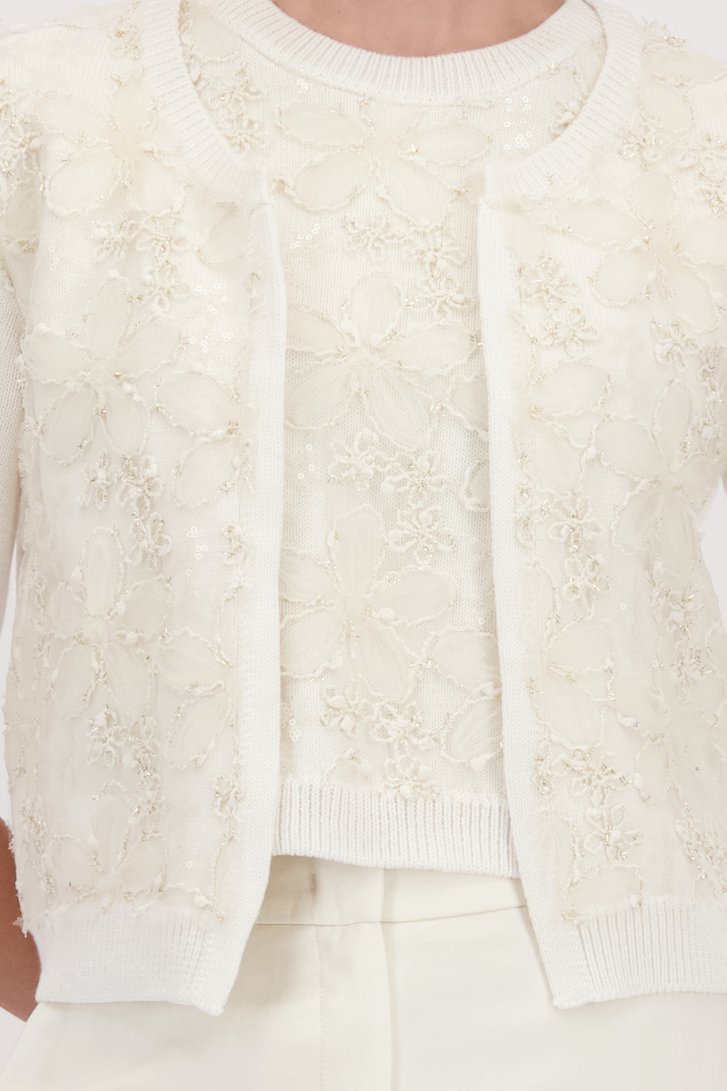 Detail van Wit vestje met bloemenmotief in pailletten door More & More voor Dames