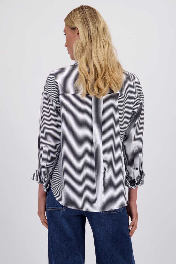Achterkant van Witte blouse met donkerblauw gestreept motief door Liberty Island voor Dames