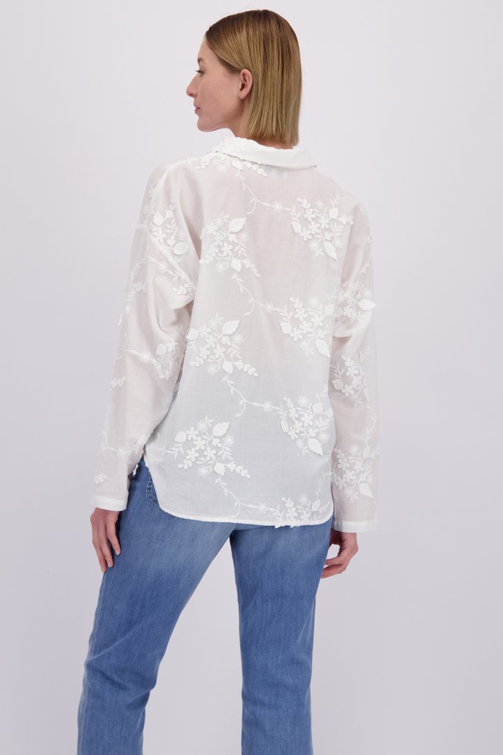 Achterkant van Witte blouse met geborduurde bloemen door More & More voor Dames