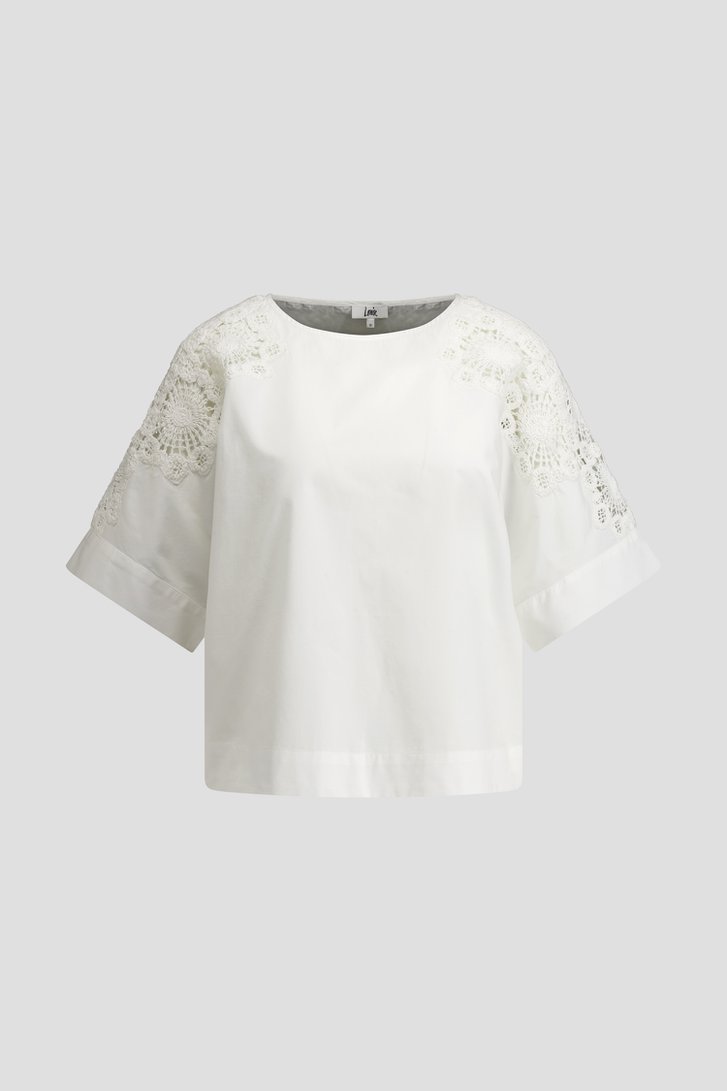 Productfoto 1 van Witte blouse met opengewerkte mouwen door Louise voor Dames