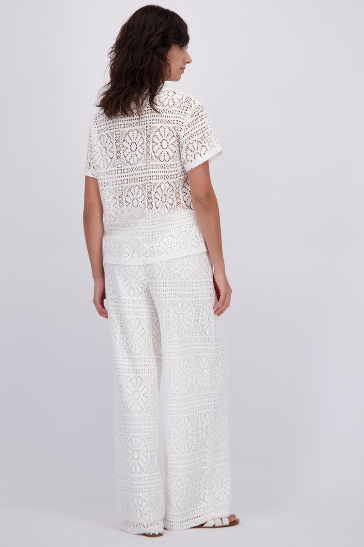 Achterkant van Witte broek met broderie anglaise en wijde pijpen door Pieces voor Dames