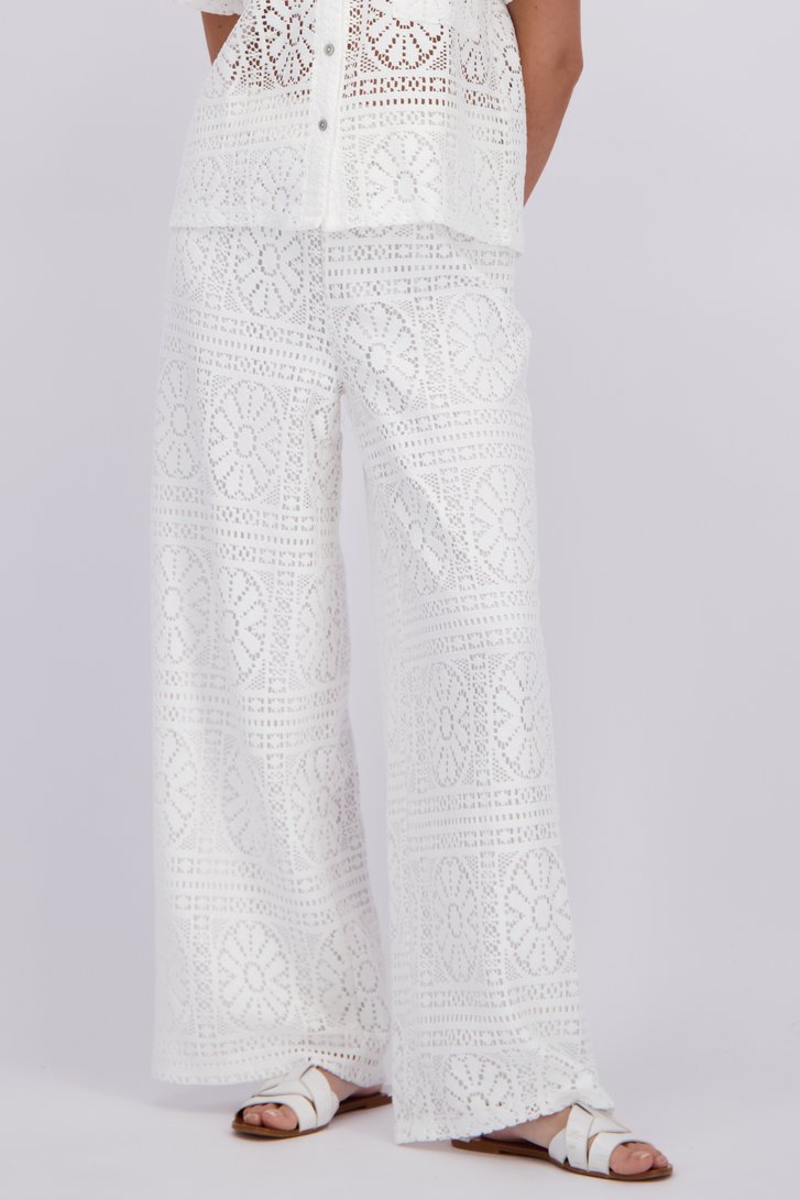 Productfoto 1 van Witte broek met broderie anglaise en wijde pijpen door Pieces voor Dames