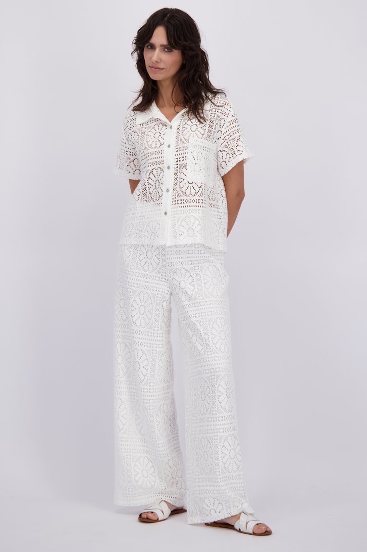 Voorkant van Witte broek met broderie anglaise en wijde pijpen door Pieces voor Dames