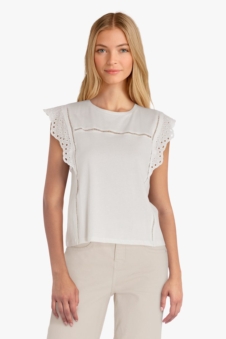 Witte top met broderie anglaise 