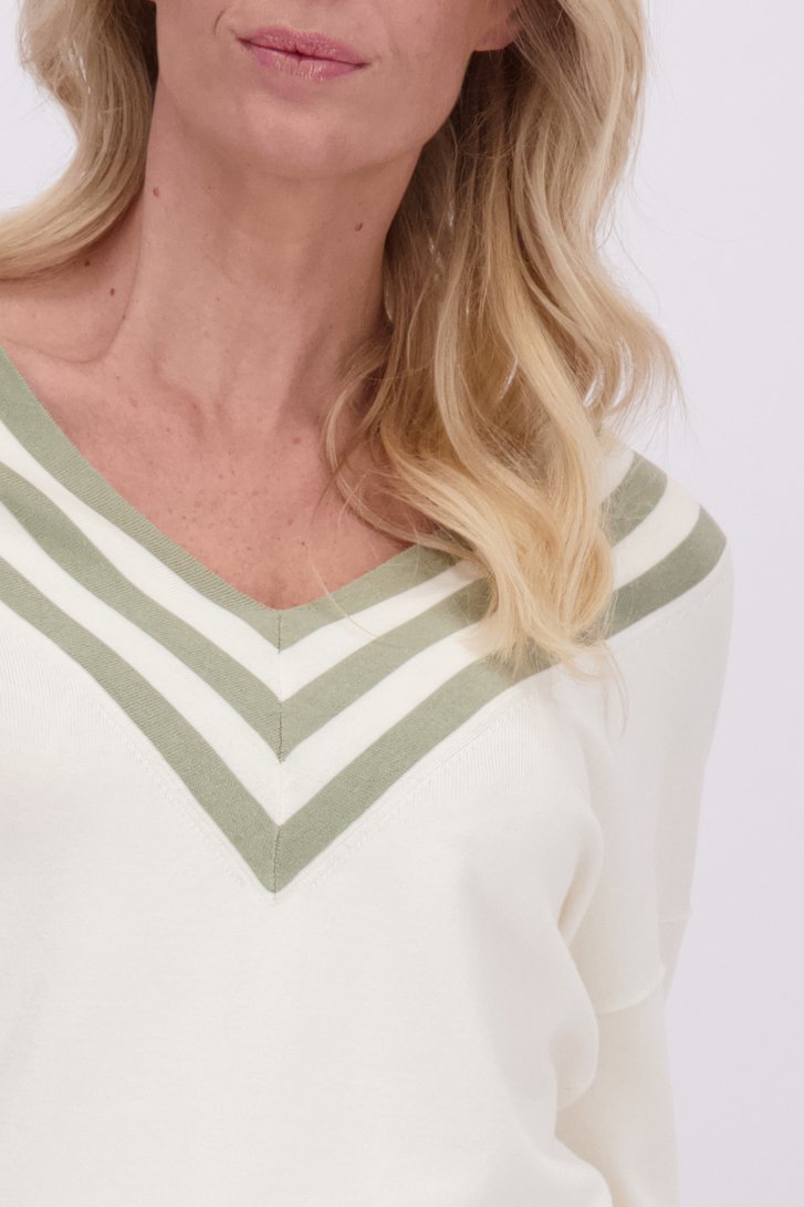 Witte trui met groene V-hals| 7788187 | test-solden grote maten| e5