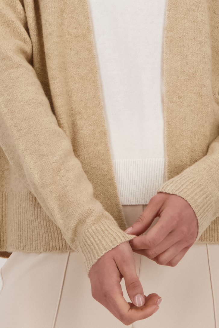 Detail van Zachte beige cardigan zonder knopen door Liberty Island voor Dames