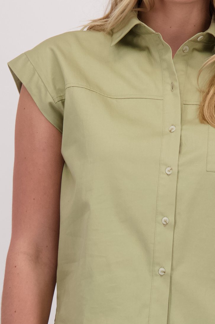 Detail van Zachtgroene blouse met korte mouwen door Libelle voor Dames
