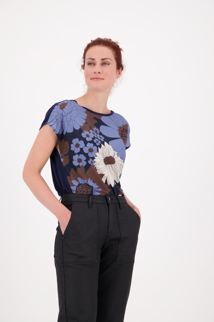 Zwarte blouse met blauwe bloemenprint