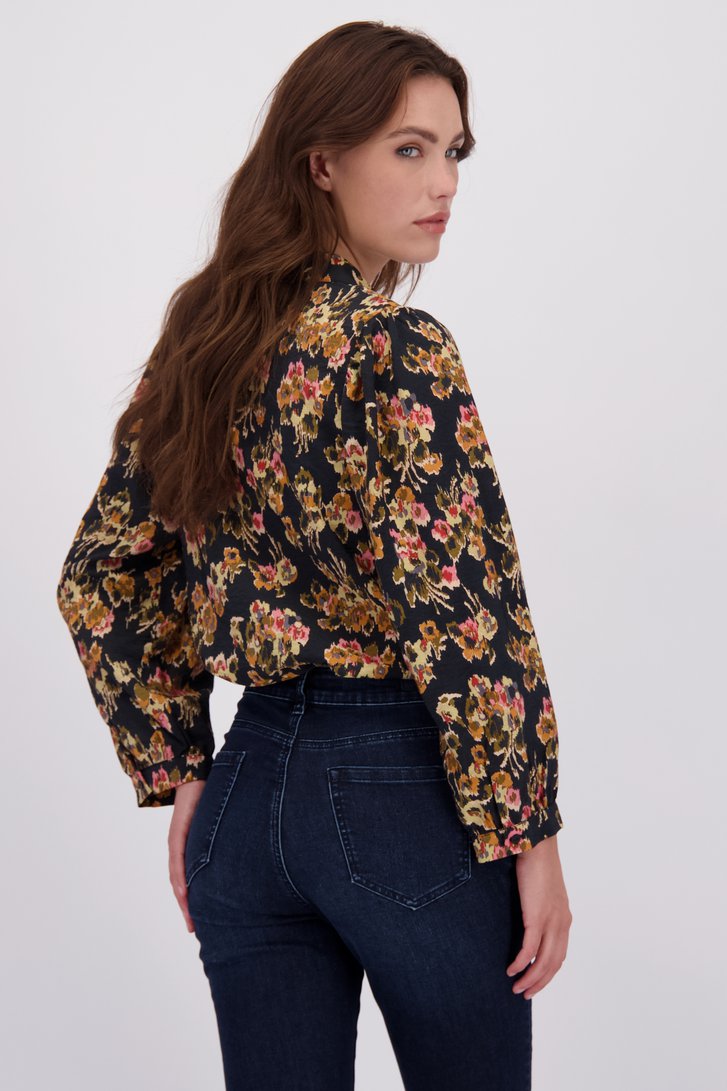 Achterkant van Zwarte blouse met bloemenprint door Geisha voor Dames