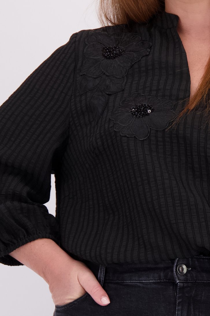 Detail van Zwarte blouse met geborduurde bloemen door ONLY Carmakoma voor Dames