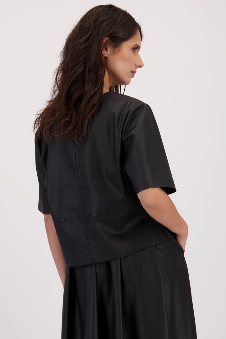 Achterkant van Zwarte blouse met leather look door Louise voor Dames