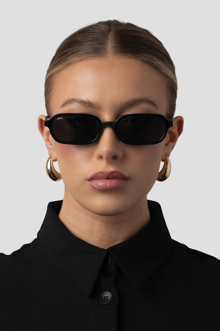Productfoto 3 van Zwarte cat eye zonnebril - Frankie  door Otra voor Dames