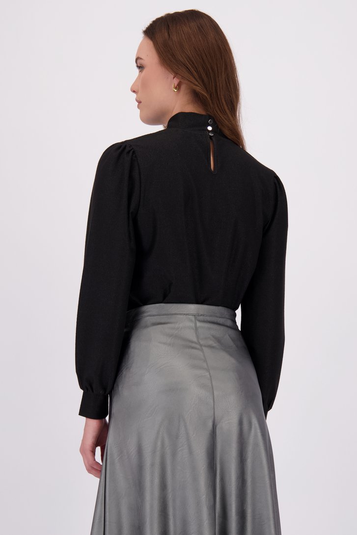 Achterkant van Zwarte glitterblouse met V-hals  door Geisha voor Dames