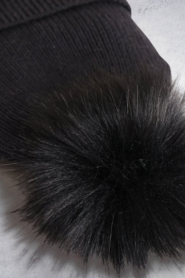 Productfoto 1 van Zwarte muts met pompon door Liberty Island voor Dames