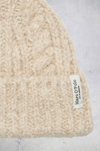 Voorkant van Beige gebreide muts met kabelpatroon door Marc O'Polo voor Dames