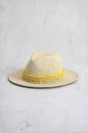 Voorkant van Beige geweven hoed met geel gehaakt detail door Modeno voor Dames