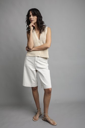 Voorkant van Beige mouwloze cardigan met knopen door Louise voor Dames