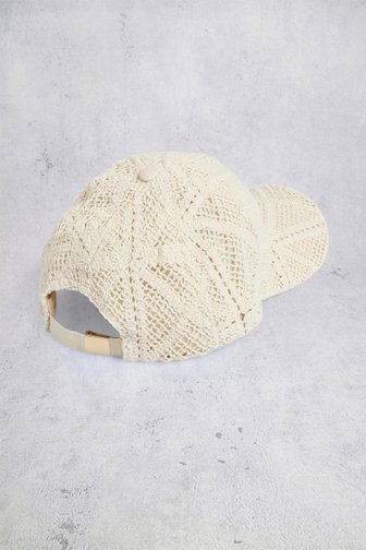 Voorkant van Beige pet met ajourpatroon door Pieces voor Dames
