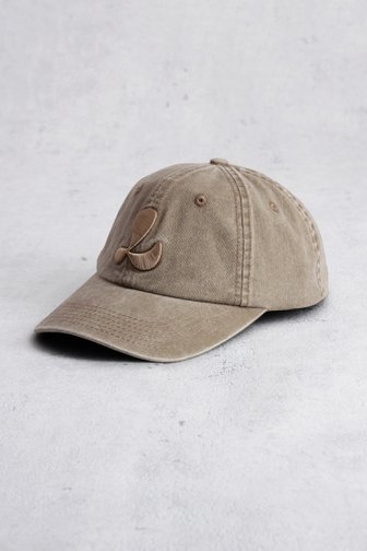 Voorkant van Beige pet met verwassen look  door Louise voor Dames