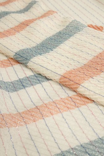 Voorkant van Beige sjaal met gestreept motief door Modeno voor Dames
