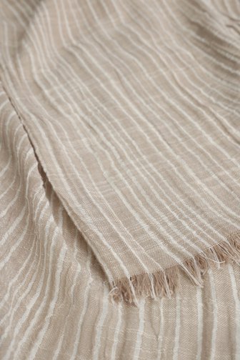 Voorkant van Beige sjaal met wit gestreept motief door Liberty Island voor Heren