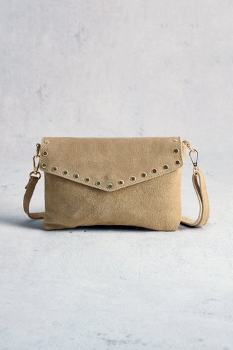 Voorkant van Beige suède schoudertas met goudkleurige studs door Louise voor Dames