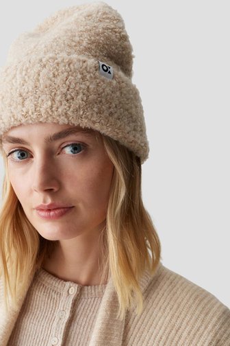 Voorkant van Beige teddy muts door Opus voor Dames