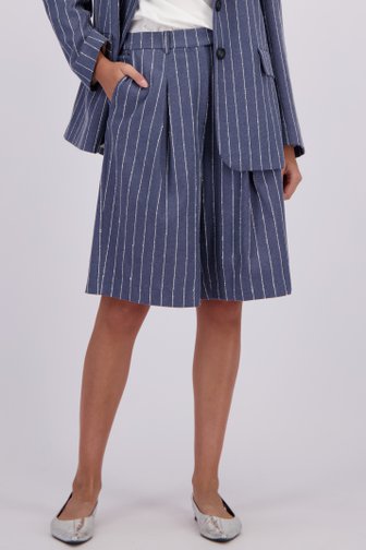 Le devant de Bermuda bleu et blanc à rayures, aspect denim de Louise pour Femmes