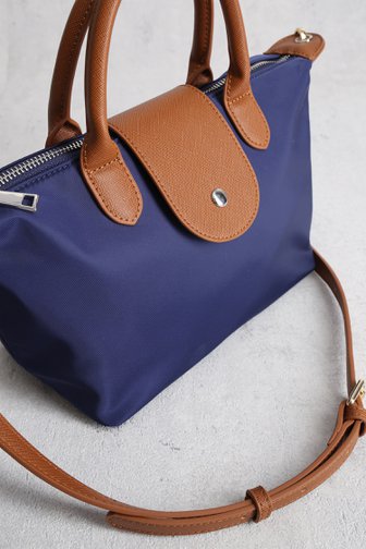 Voorkant van Blauwe handtas met bruine leather look afwerking door Liberty Island voor Dames